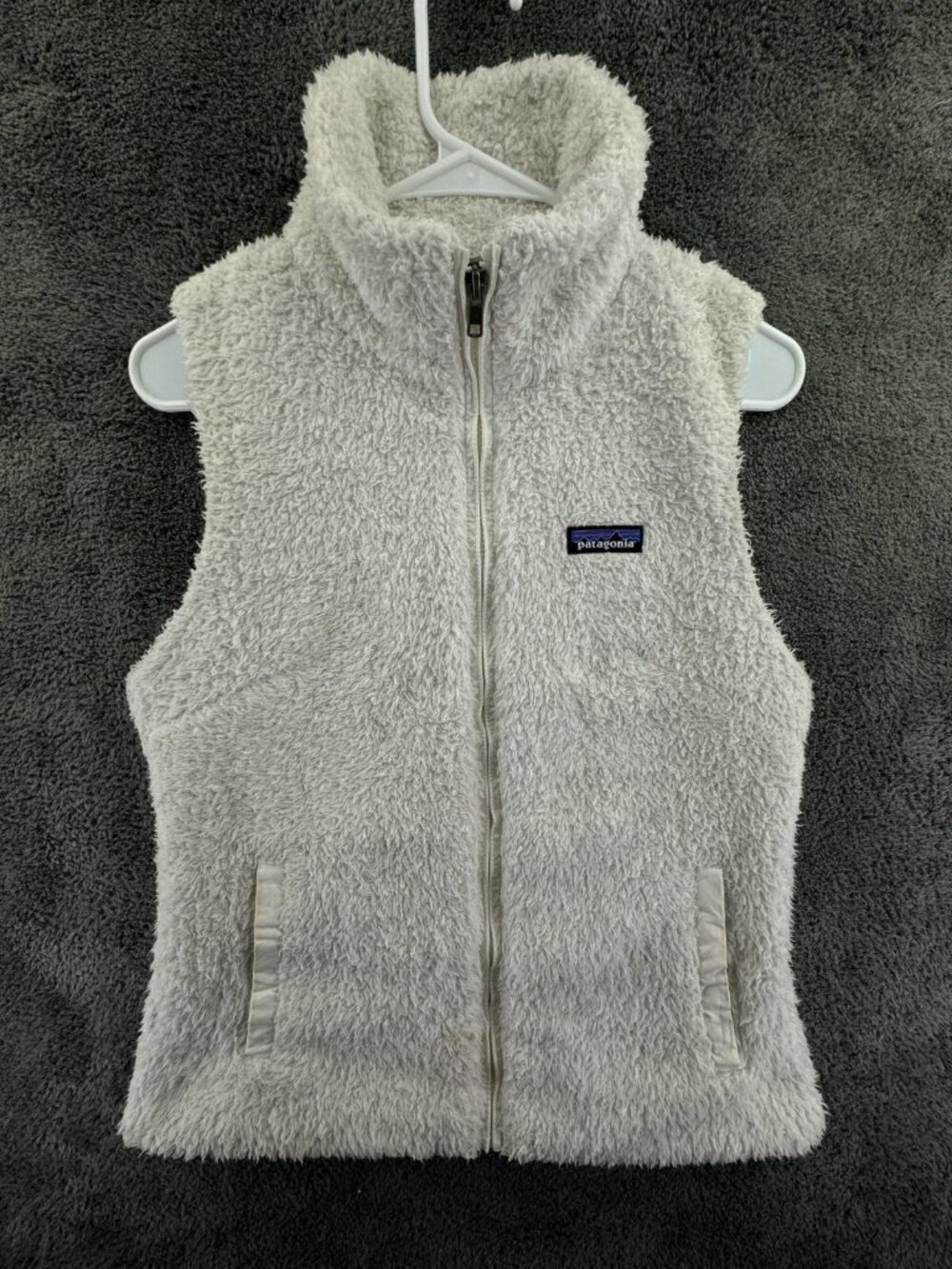 Patagonia Women’s Vest Adult White Fuzzy Soft Lined Full Zip W/ Logo Medium